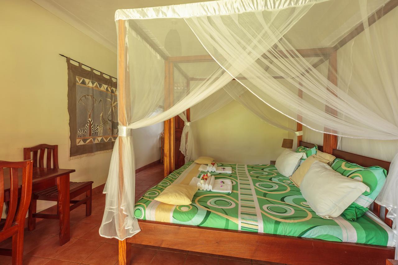 Airport Guesthouse Entebbe Zewnętrze zdjęcie