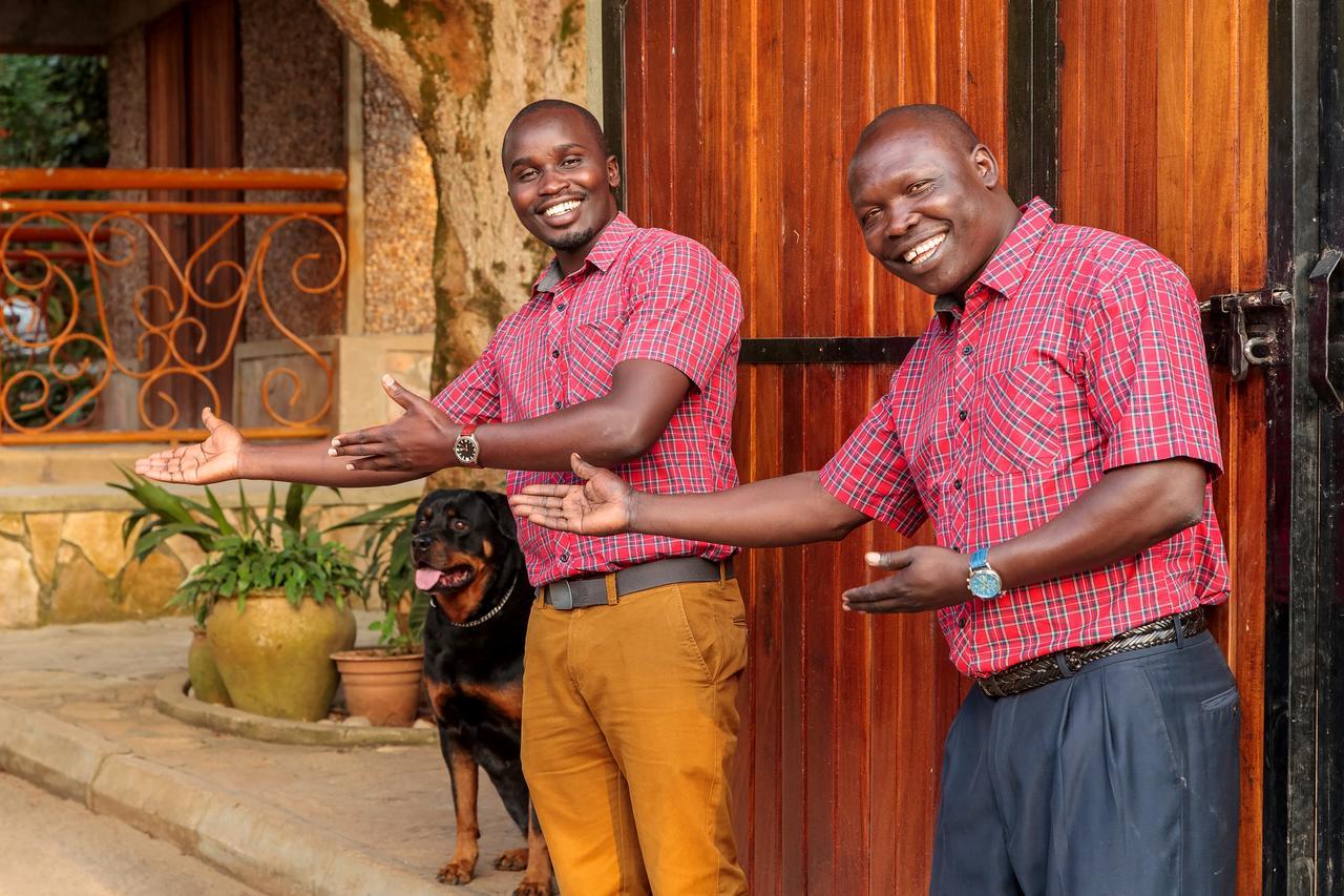 Airport Guesthouse Entebbe Zewnętrze zdjęcie