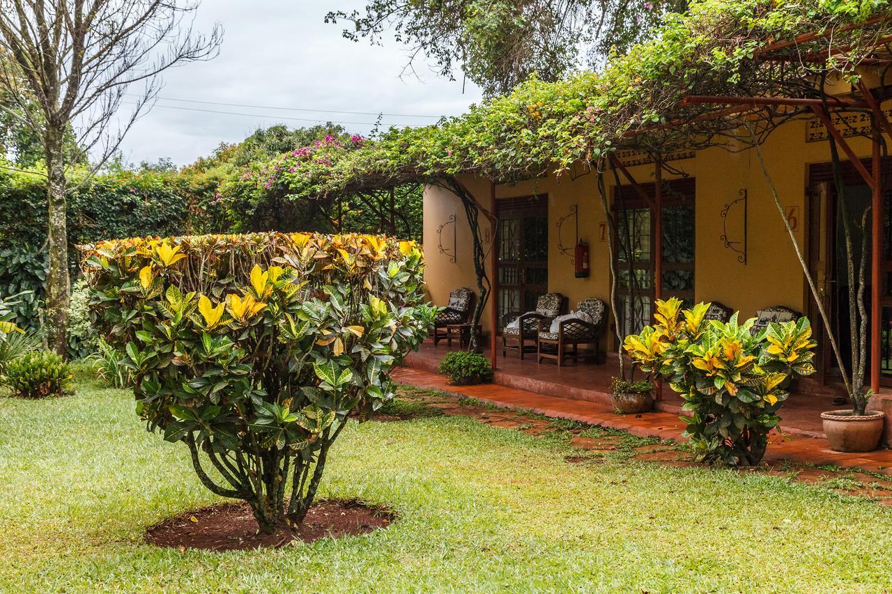 Airport Guesthouse Entebbe Zewnętrze zdjęcie