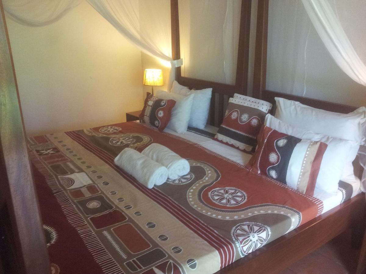 Airport Guesthouse Entebbe Zewnętrze zdjęcie