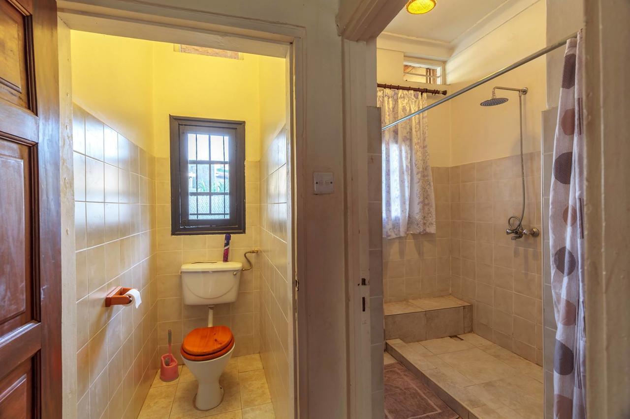 Airport Guesthouse Entebbe Zewnętrze zdjęcie