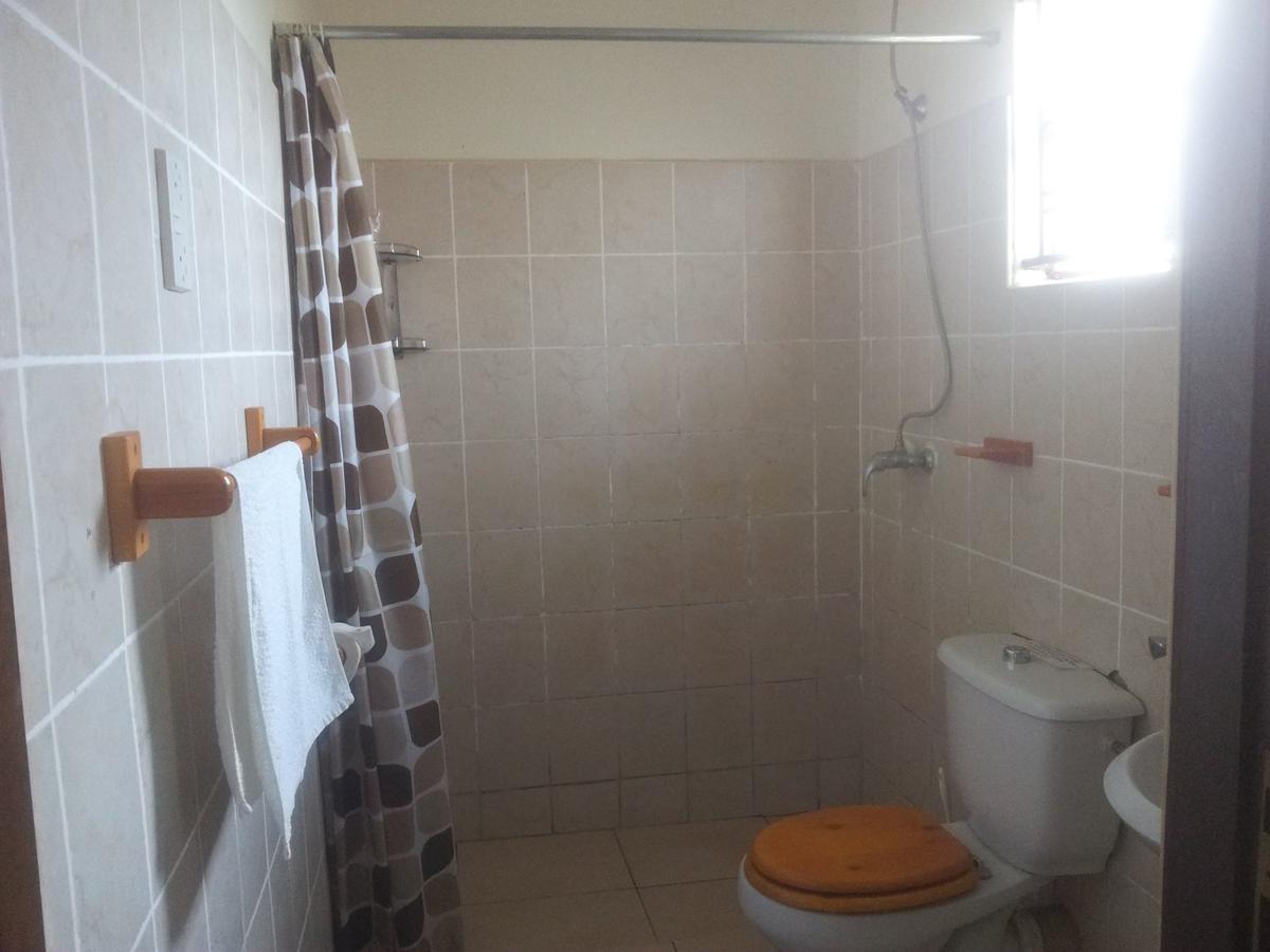 Airport Guesthouse Entebbe Zewnętrze zdjęcie